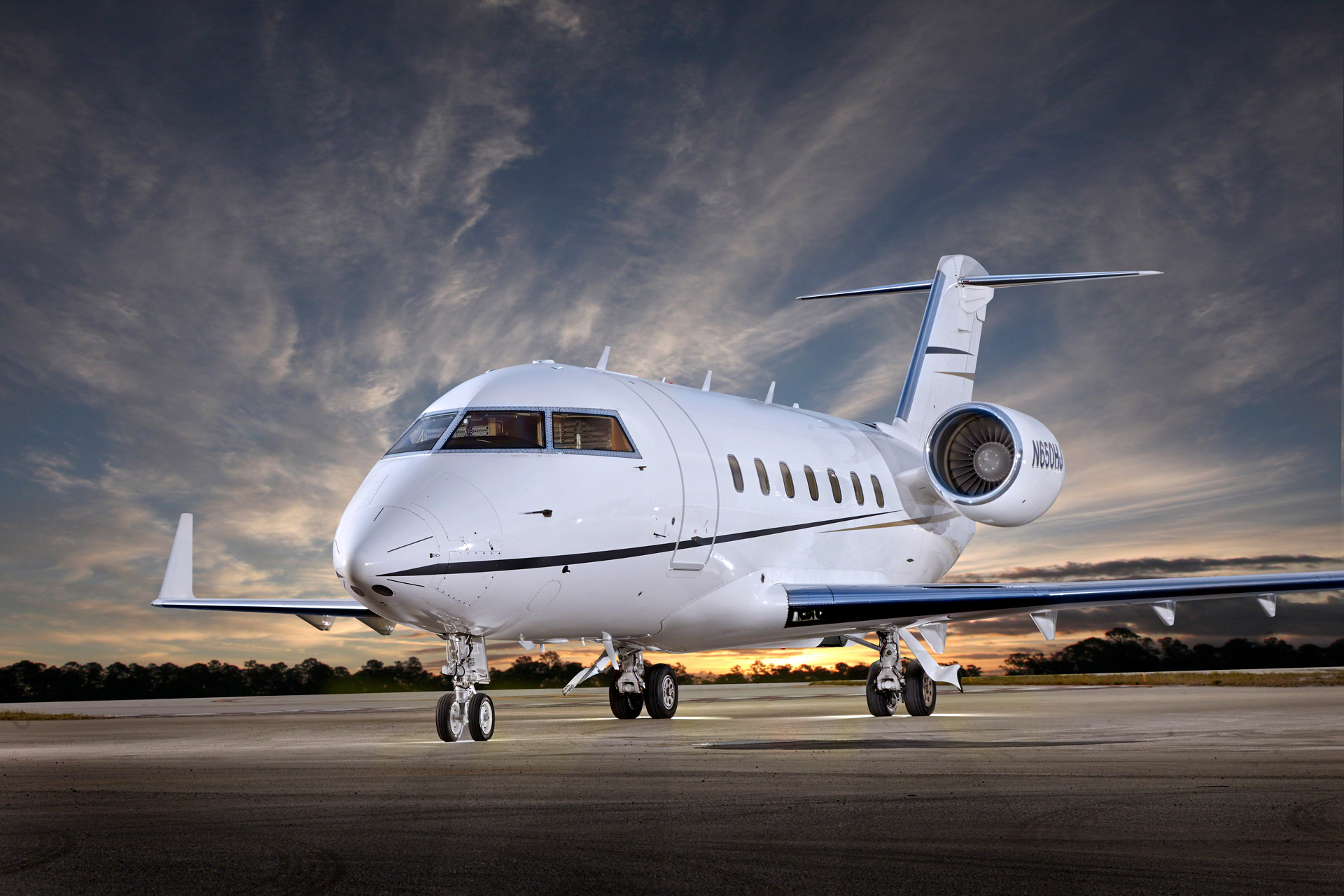 Photograph of an Aircraft Challenger 604