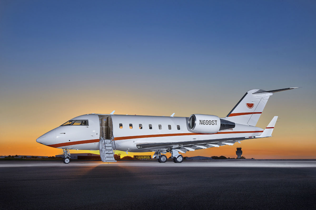 Challenger Jet 605 Interior cabin, cockpit, divan, galley, lavatory and Exterior