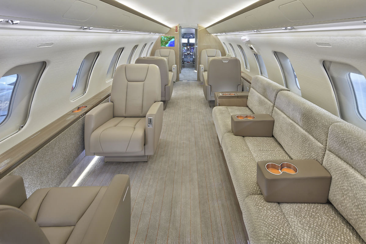 Challenger Jet 605 Interior cabin, cockpit, divan, galley, lavatory and Exterior